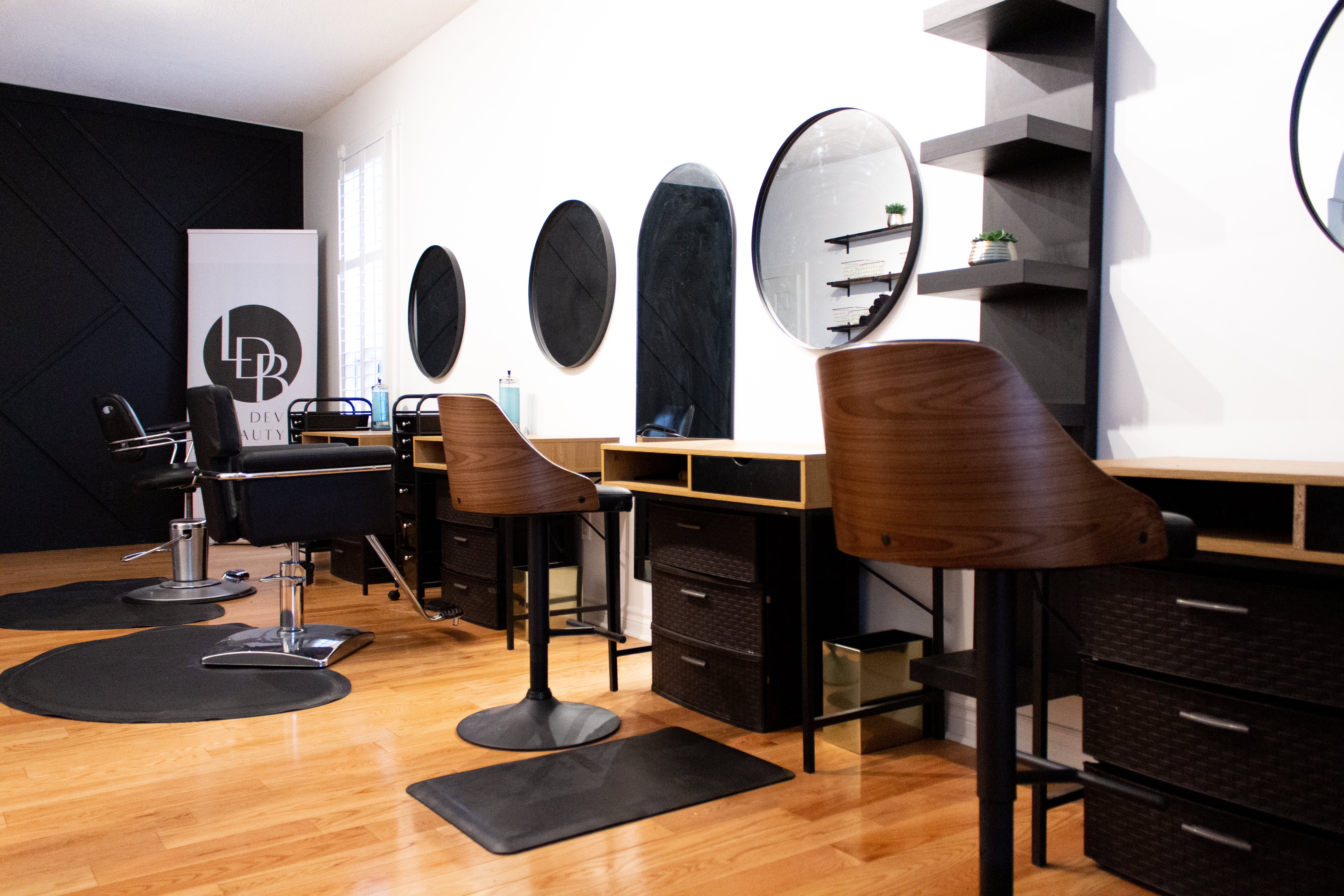 Cover image for Look Devine Beauty